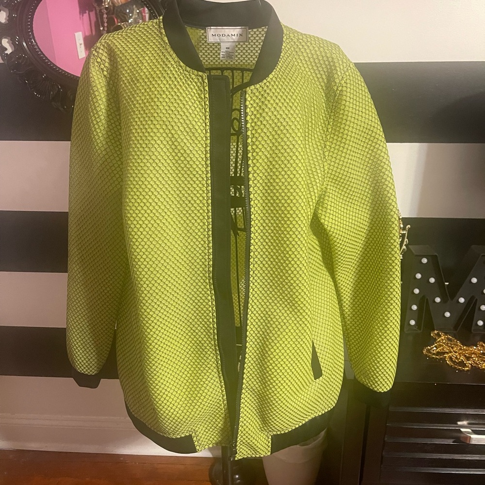 Light weight jacket - Picture 3 of 3